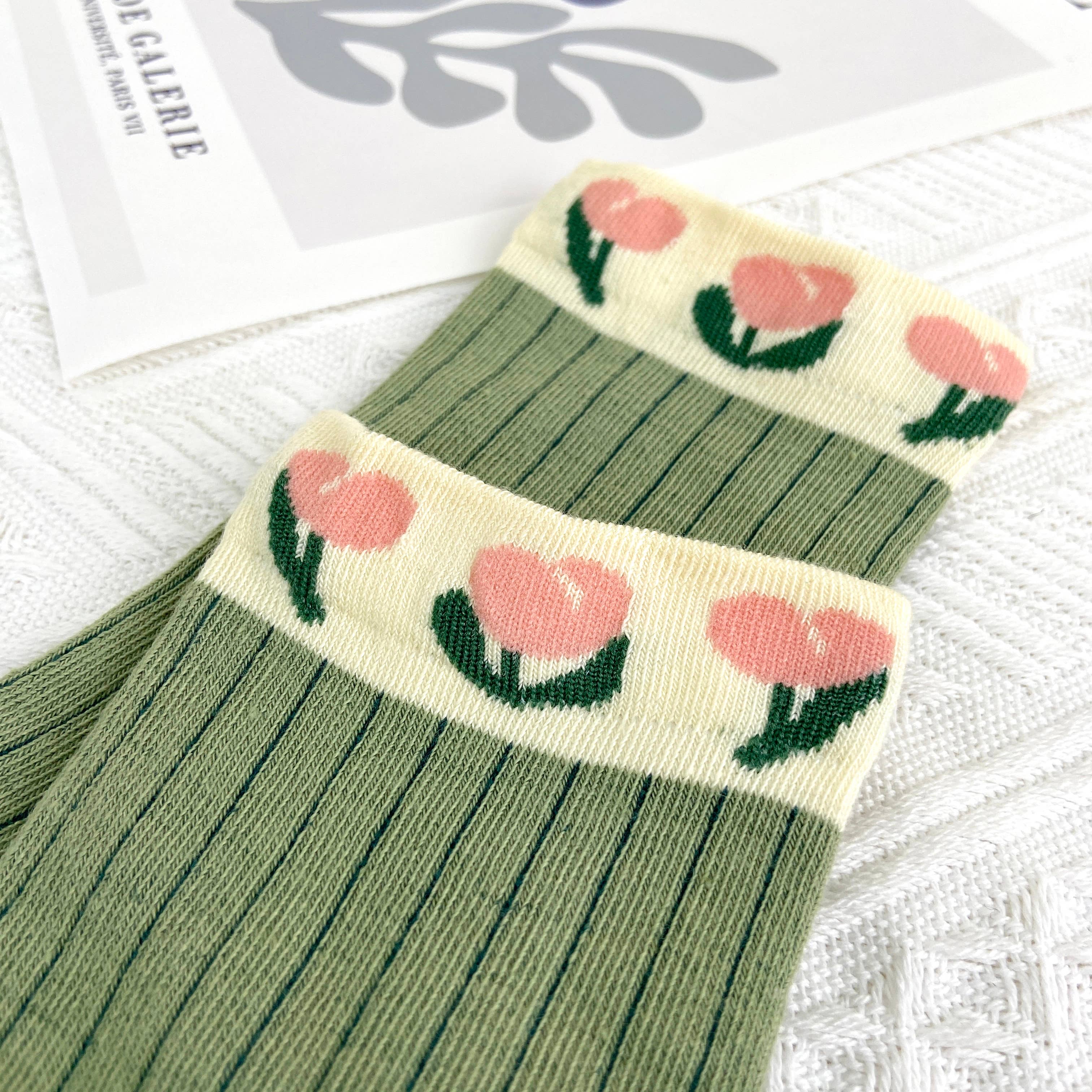 Tulip Mid Calf Floral Vintage Socks: Green
