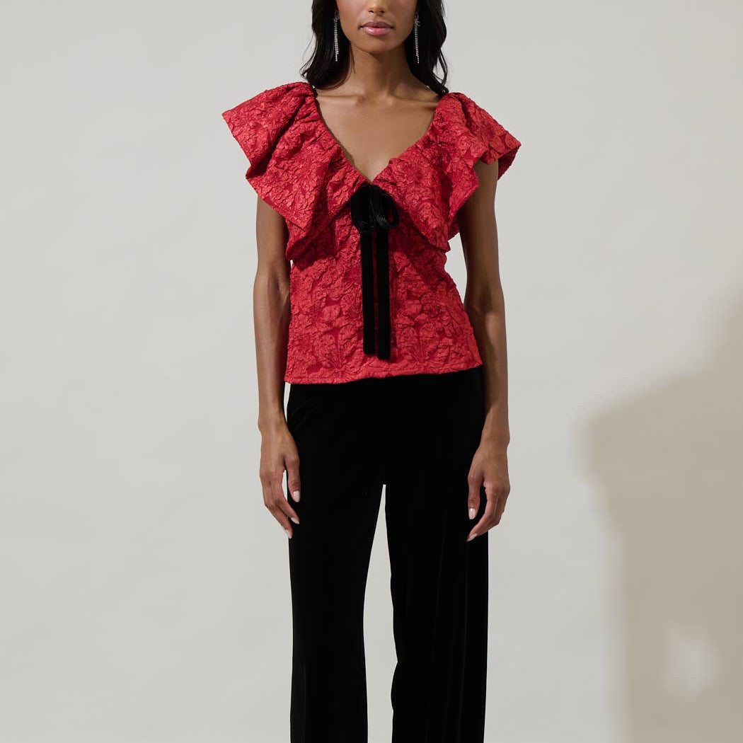 The Maryn Jacquard Luci Babydoll Top combines comfort and style with its soft jacquard fabric and flattering babydoll fit. Its ruffled short sleeves and delicate black velvet tie create a gentle, feminine look that feels as good as it looks. Designed to support your confidence, this blouse is a versatile addition that works effortlessly for any occasion.