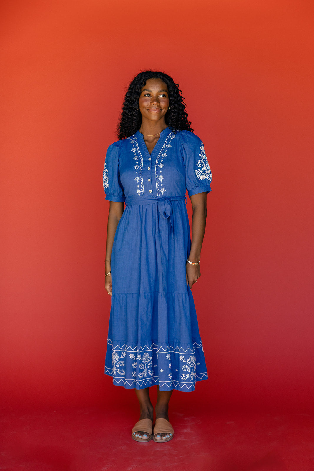 Donna Embroidered Dress