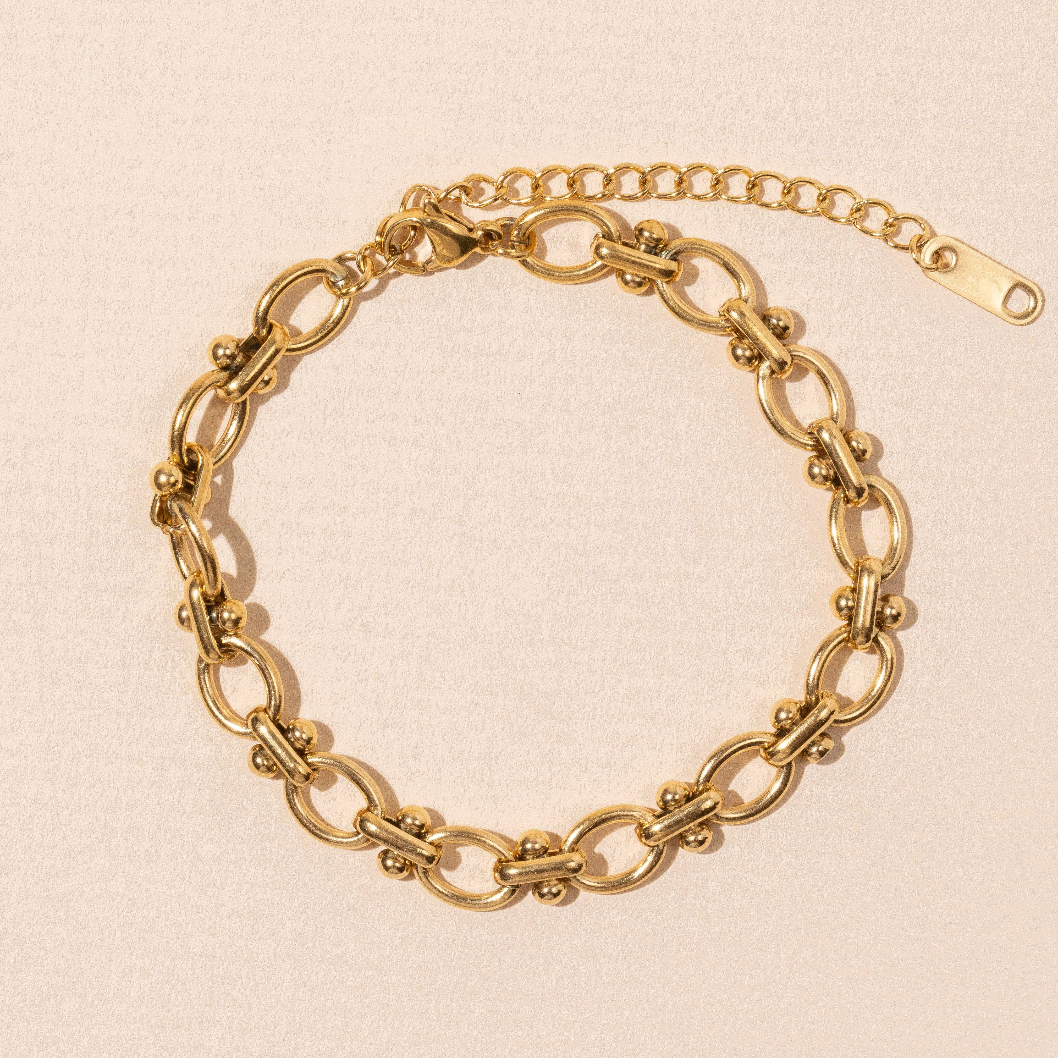 Experience the perfect combination of elegance and strength with our Stainless Steel Chain Linked Bracelet. This versatile bracelet is ideal for any occasion.
Details:
Approx. 6.3" + 2" ext.