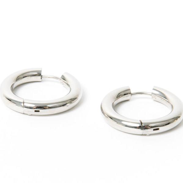 90's Huggies You know what was the comeback we never knew we needed? The 90s! With bold, chunky styles, baggy jeans, and hoops all up and down the ear, 90s were a decade never afraid of being too much! And now we've got the perfect hoop to match the vibe!