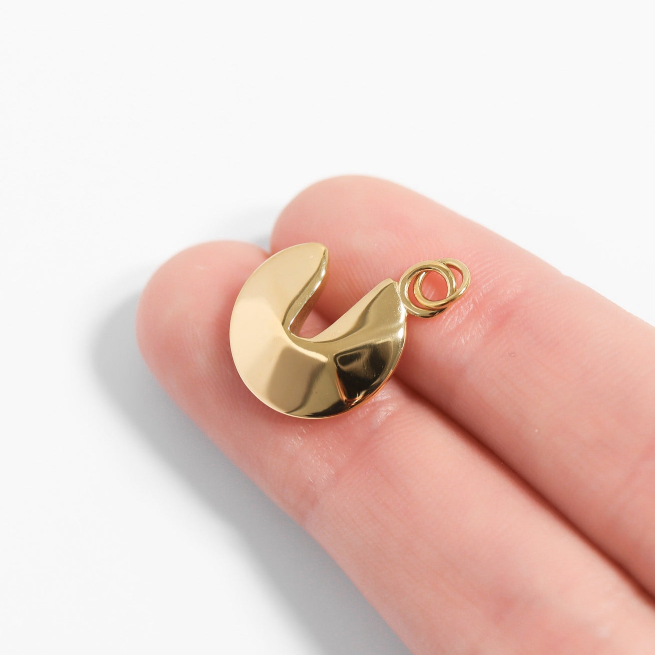 Carry a little bit of wisdom and luck wherever you go with this adorable fortune cookie charm. A symbol of positivity and surprises, this charm serves as a daily reminder that life’s best moments often come unexpectedly. Whether it's inspiring words or good fortune, this cute keepsake is sure to add a touch of magic to your day.
