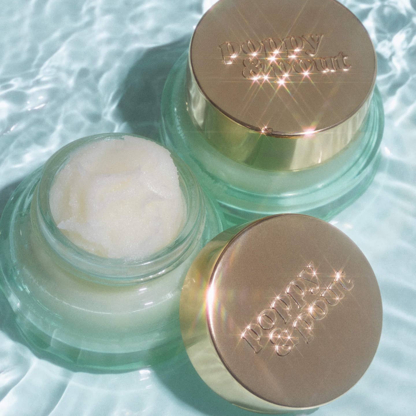 Sweet Mint is the original Poppy & Pout, the super fresh, can’t-go-wrong staple! Try it in our new overnight lip mask formula! A classic and best selling flavor that is tried and true. We’ve perfected our recipe, which results in a perfectly smooth and minty flavor and it's truly love at first use.
Poppy & Pout's Hydrating Lip Masks are the perfect way to prep your pout for smooth, hydrated lip balm application. We use a clean combination of natural ingredients to hydrate your lips.