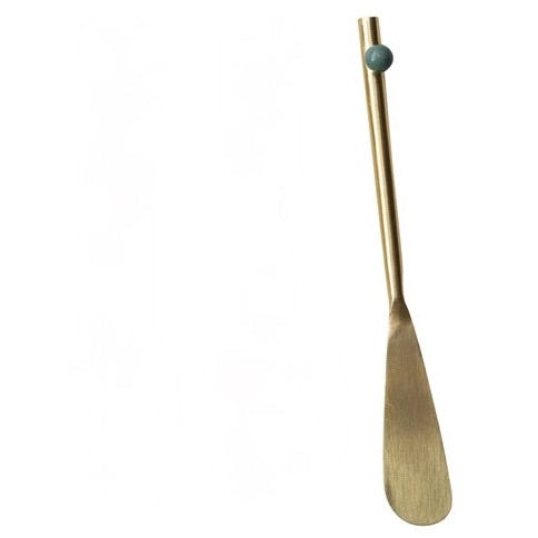 Elevate your appetizer service with this elegant canape knife, crafted from durable stainless steel and finished in warm gold tones. The handle features a charming dusty blue enameled ball detail that adds a touch of sophistication to your table setting. Perfect for spreading, cutting, and serving delicate canapés and hors d'oeuvres with ease and style. A refined addition to any entertaining collection.
Dimensions: 6"L - 7"L