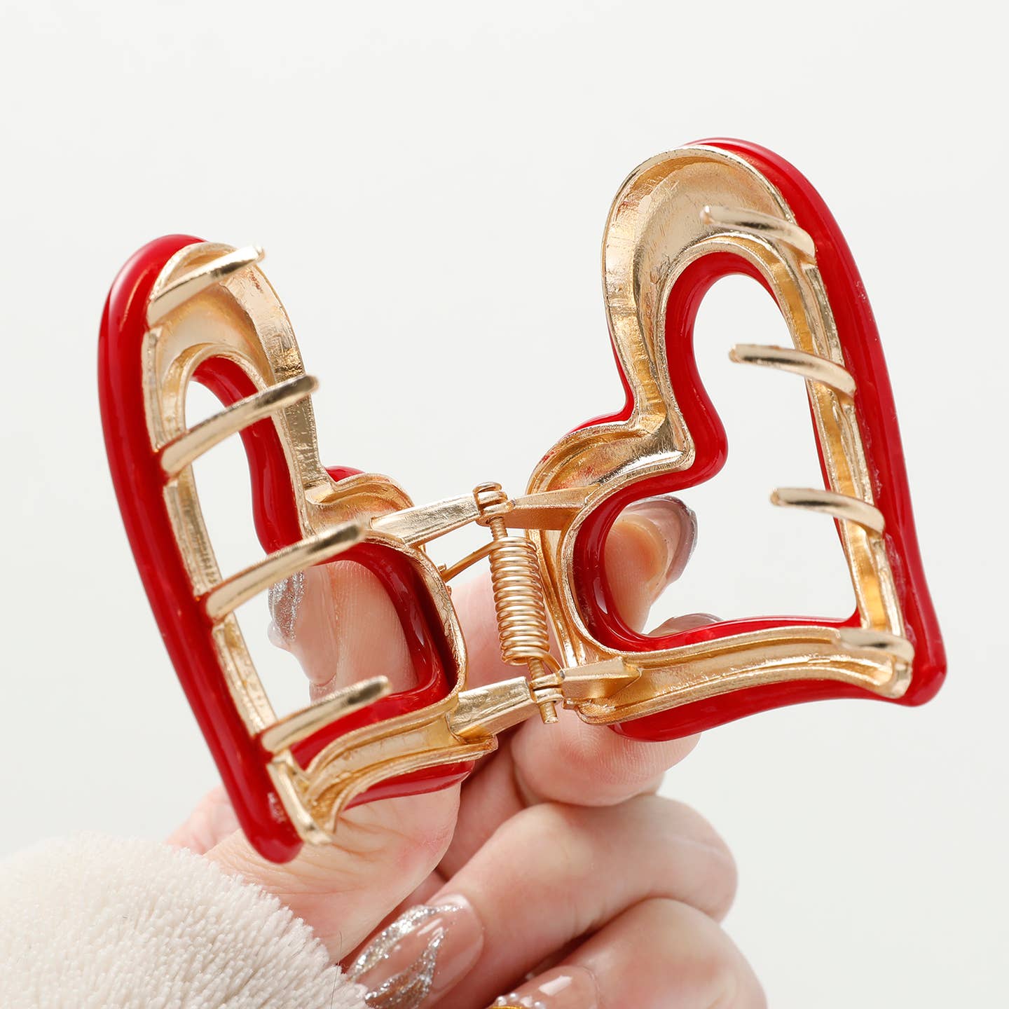 Capture your hair in style with this charming heart-shaped metal claw clip. Perfect for Valentine's Day or everyday wear, this saltwater pink accessory combines a playful design with reliable hold. The sturdy metal construction keeps your hair secure without slipping, while the romantic heart silhouette adds a touch of sweetness to any look. Whether you're styling an updo, half-up style, or securing a ponytail, this versatile clip is your go-to accessory for effortless elegance.
Details:
Small (2.4 inch)