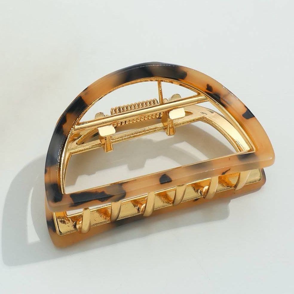 Elevate your hair game with this stunning half moon claw clip in a tan tortoise pattern. Featuring a durable metal claw mechanism, it delivers a secure grip that holds all day without slipping or snagging. The elegant crescent shape flatters any hair type and works beautifully for casual updos, half-up styles, or securing thick sections with ease. A versatile accessory that combines timeless design with dependable performance.
Details:
Small (2 inch)