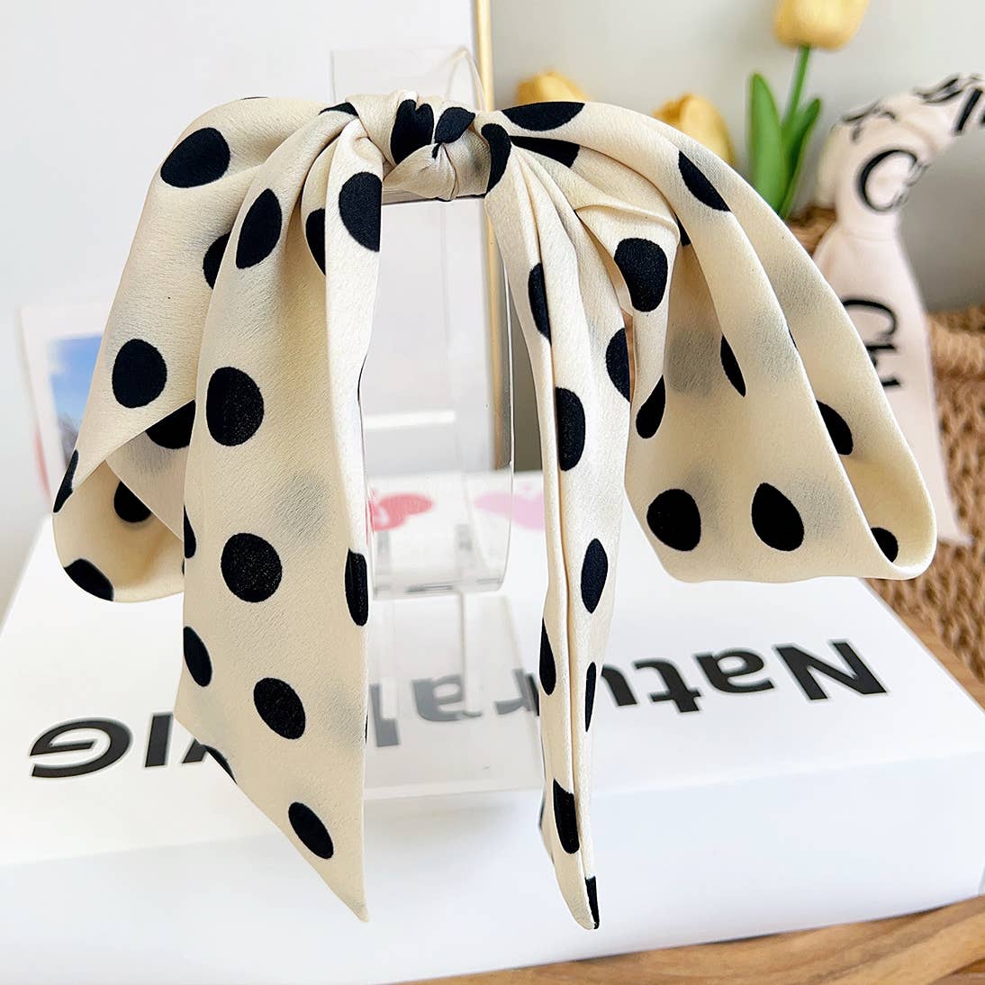 Make a statement with this charming French barrette featuring a classic black and white polka dot pattern. The elegant satin bow with flowing tails adds a touch of sophistication to any hairstyle, while the large clip size provides a secure hold for thick or voluminous hair. Perfect for creating polished updos, half-up styles, or simply adding a vintage-inspired accent to your everyday look. This timeless piece brings effortless elegance and playful style together.
Details:
6cm x 34cm