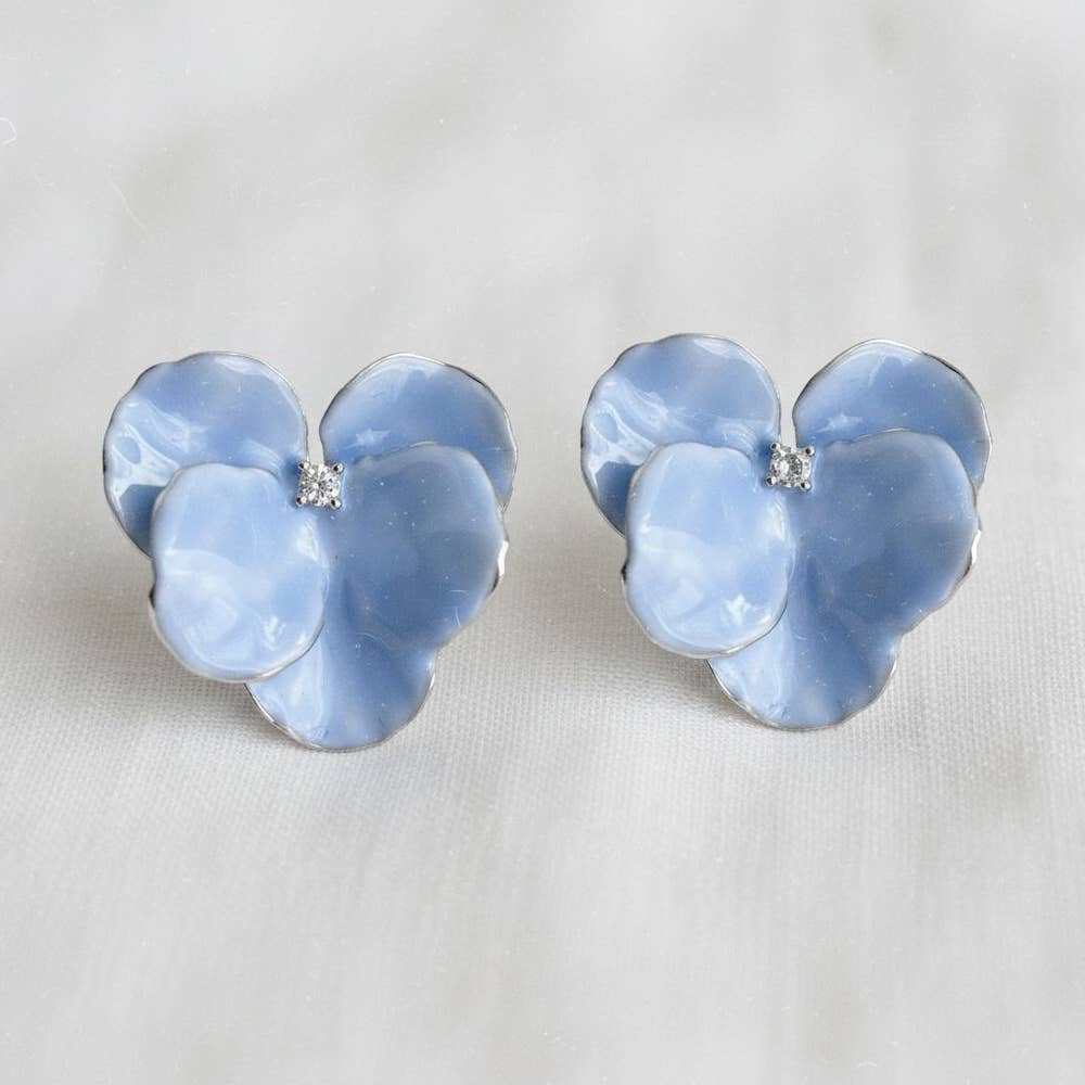 Add a touch of elegance to your style with these Artistic Floral Design Drop Earrings. Perfect for any occasion, these earrings feature a stunning light blue flower that captures attention effortlessly.
Elevate your accessory collection with these beautiful earrings that blend vintage charm with modern artistry.
Details:
Unique floral design that enhances your outfit
Lightweight for comfortable wear throughout the day
Versatile style suitable for casual and formal events