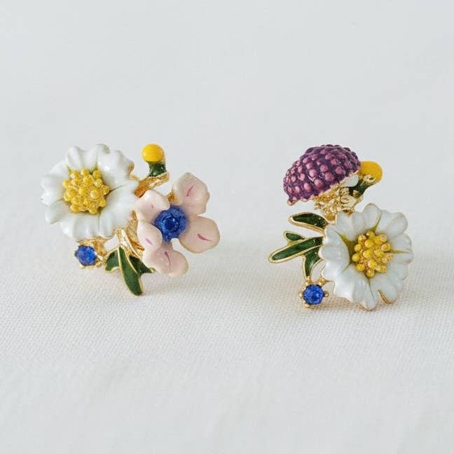 Embrace a touch of artistic elegance with our Gold Plated Drip Glaze Floral Stud Earrings. Inspired by the soft hues of oil paintings and the delicate beauty of a blooming bouquet, these earrings offer a unique blend of vintage charm and modern sophistication. Perfect for adding a refined yet sweet accent to any outfit, they are designed to be versatile and effortlessly chic.