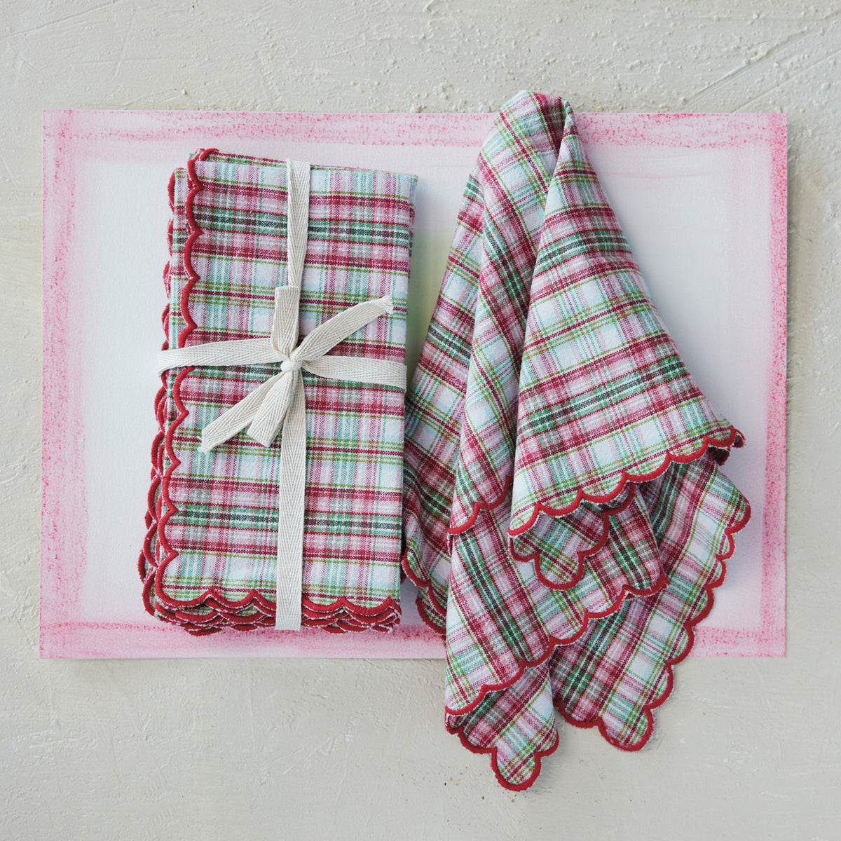 Scalloped Cotton Napkin Set - Soft Holiday Plaid