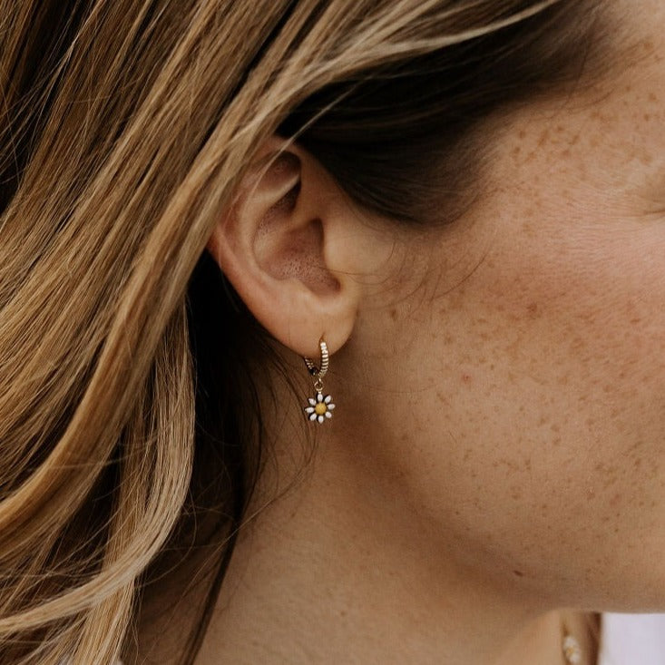 Carolina Daisy Hoops - Mauve Jewelry Co.