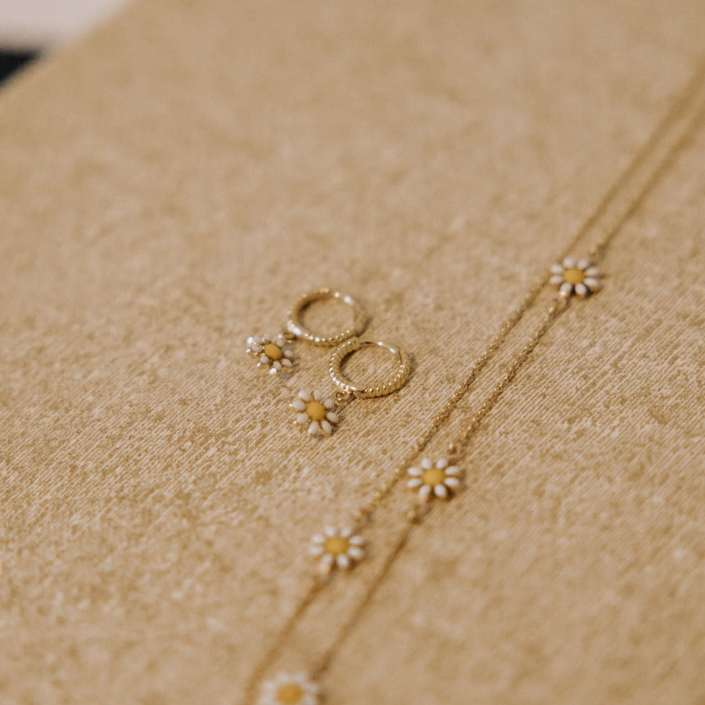 Carolina Daisy Hoops - Mauve Jewelry Co.