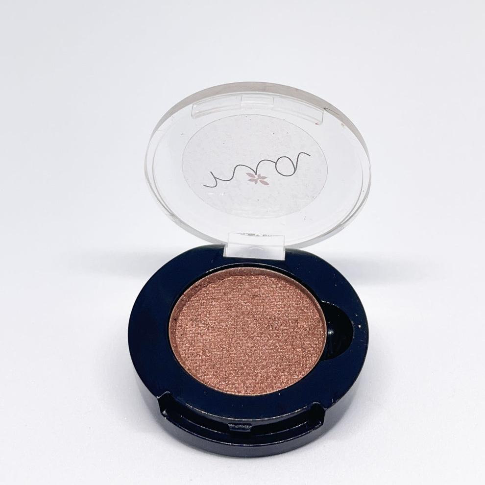 Pressed Eyeshadow in Dusk, The main ingredients are minerals such as mica, clay, zinc and iron oxides, which offer elegance, sheen, cushion, adhesion, oil absorbency, UV protection, and rich pigment for a creaseless and silky look. No synthetics here