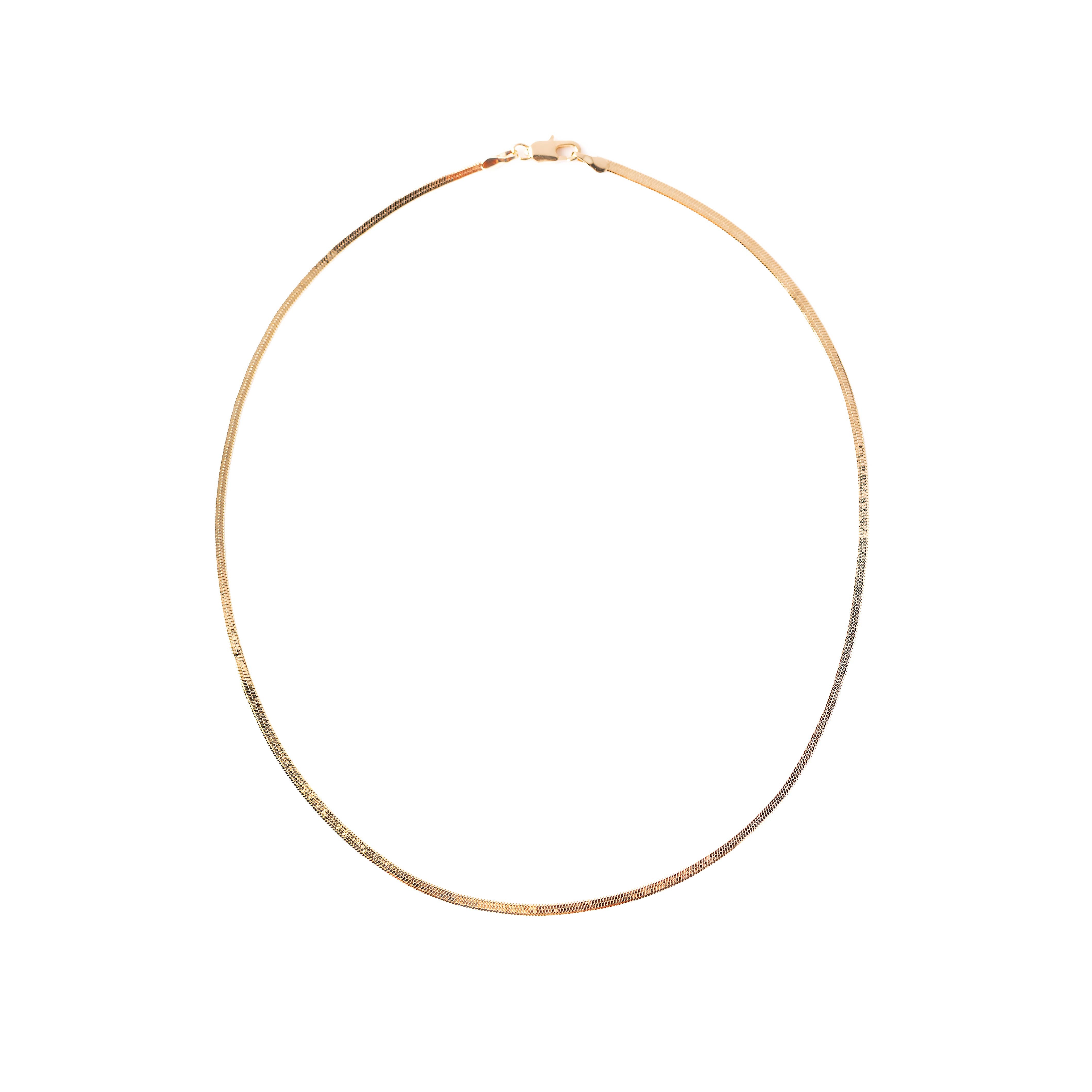 This herringbone chain will be the perfect finishing touch to any look you pair it with. It will ensure that you feel polished and put together, no matter the occasion. The sleek and sinuous design of this gold chain necklace makes it ideal for everyday use.