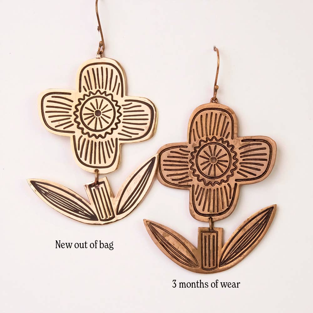 Let a little Sunny shine in! Inspired by the Handker floral illustrations you love, these large beauties feature a hinge design that catches the light as it moves with you.