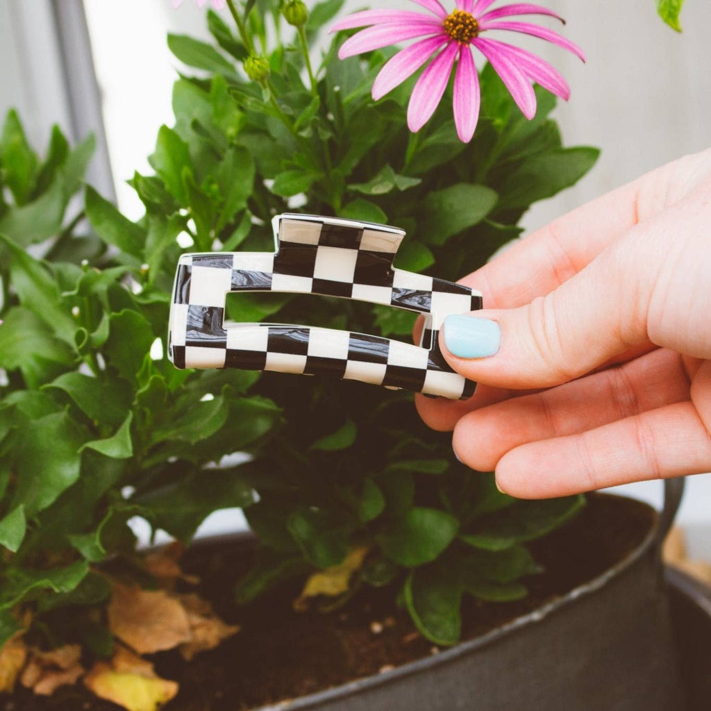 This classic claw clip shape will never be out of style and this super cute&nbsp;black &amp; white checkered pattern is perfect for every hair color.&nbsp;This is a medium sized claw clip measuring about 3 inches long!