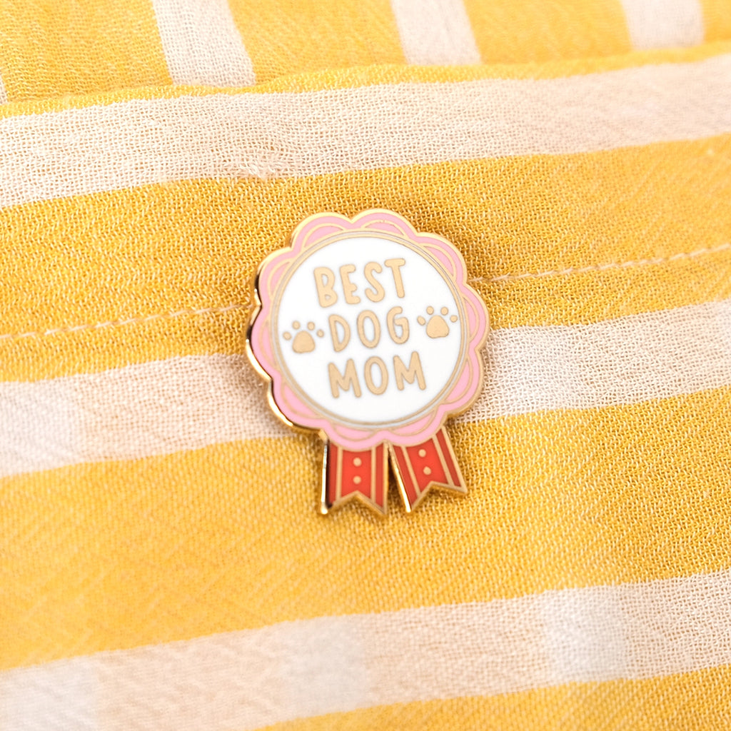 Celebrate the best dog mom in your life with this cute certificate and pin! Rubber clutch backing to keep it safely attached to your favorite jacket, backpack, or tee. Each pin is packaged with a certificate/backer card - perfect for framing!
