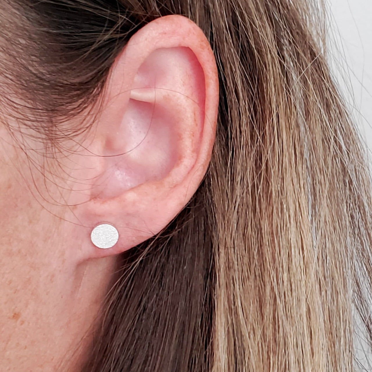 Sparkle circle studs