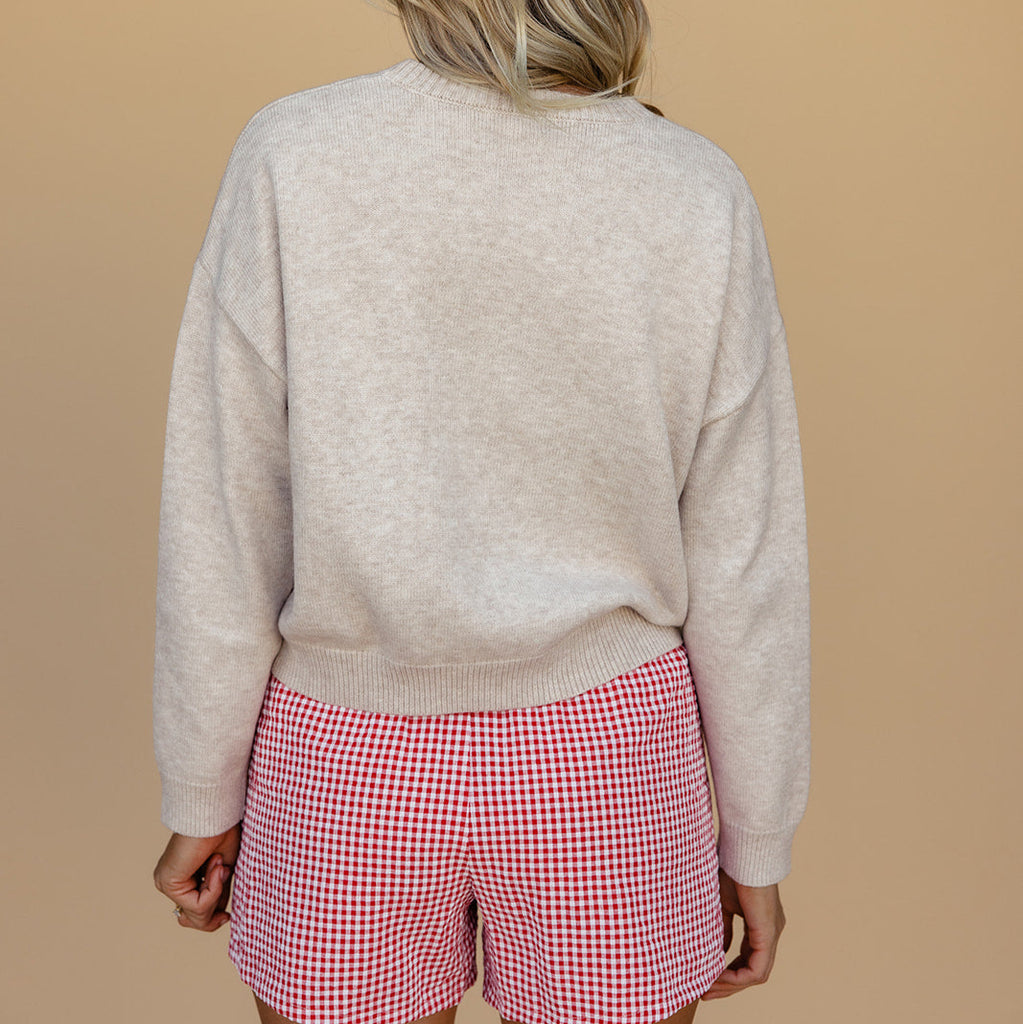 Hey girl, you’re gonna love this sweater! The stretchy fabric makes it super comfy, and the ribbed hemlines add a sleek touch. The drop-shoulder design is effortlessly cool, and the patch pocket is perfect for a laid-back look. Add this to your wardrobe ASAP!