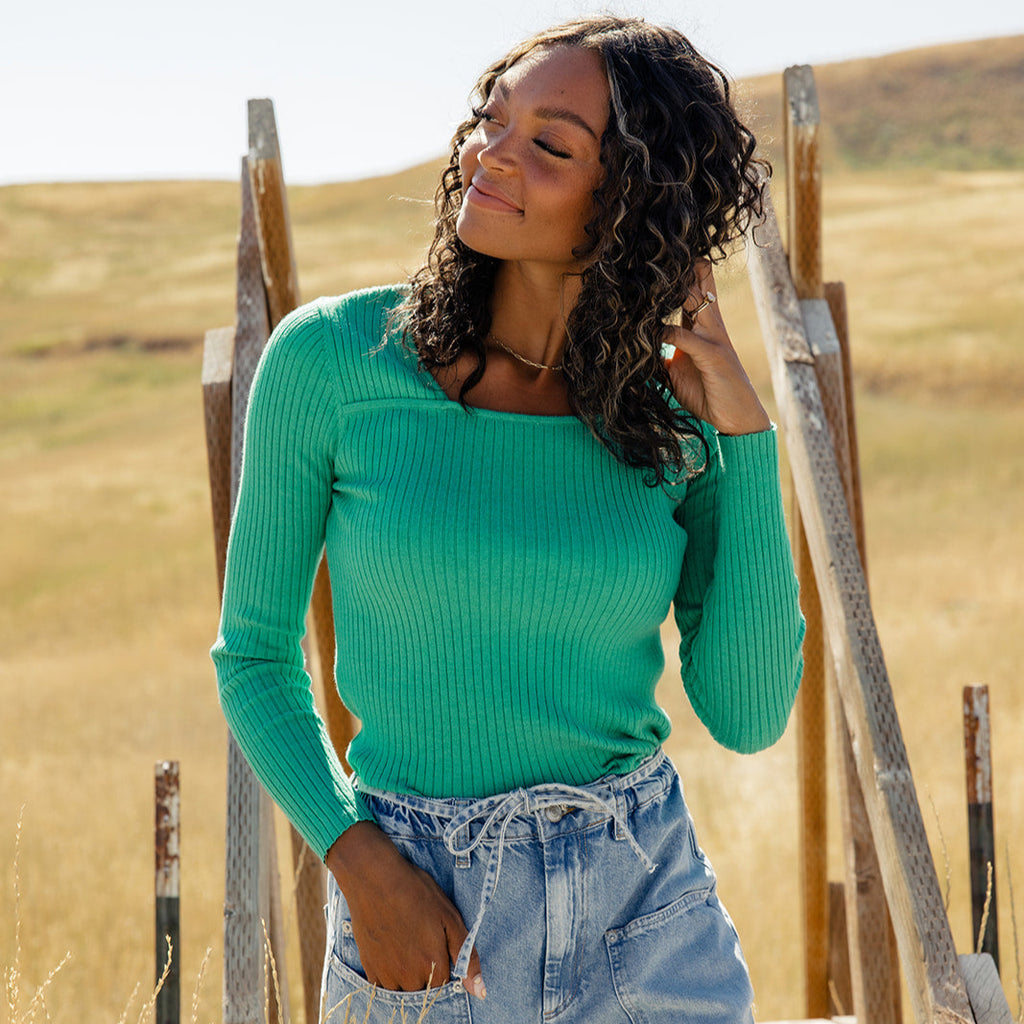 This top reminds us of our favorite rom-coms and comes in the prettiest shades! The square neckline gives this classic ribbed long sleeve an extra flare, perfect for dressing up or down. It's perfect for any fall fit! Green