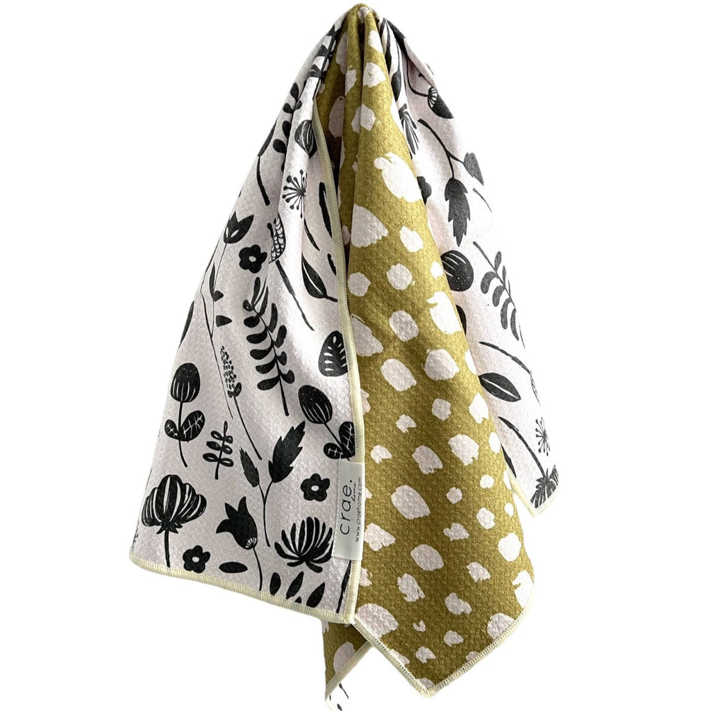  Have a little frill to wipe up a spill. We can’t make your sink smell better, but we can make it look better!  A high-absorbent waffle weave microfiber Hand Towel  Reversible (A complementary pattern on each side)  19 inches x 29 inches