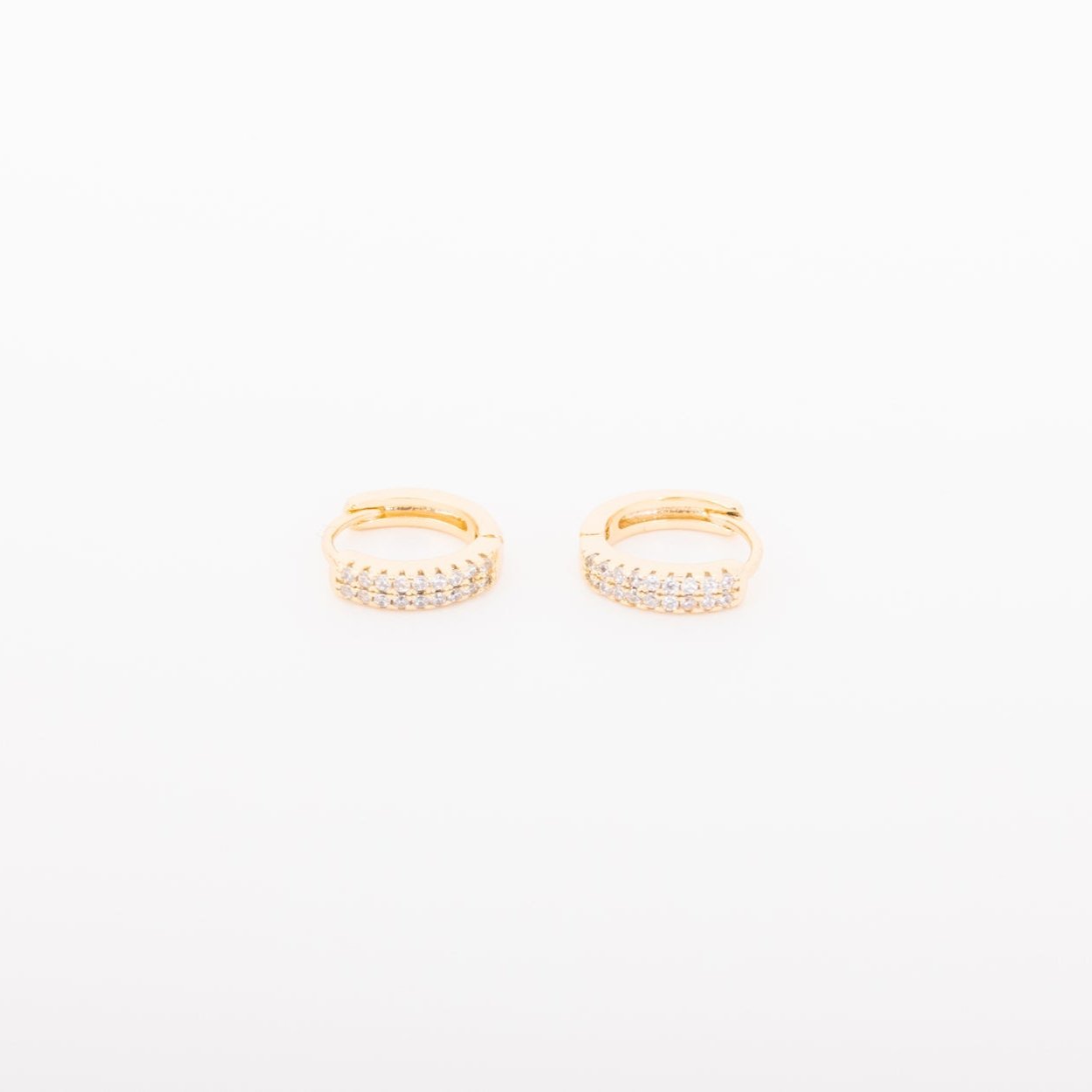 With a stunning and classic design, these earrings go with EV. ERY. THING.&nbsp; They are both timeless and on trend.&nbsp; Their&nbsp;unique click in click out clasp&nbsp;allows you to&nbsp;leave them in day and night without any discomfort.&nbsp;