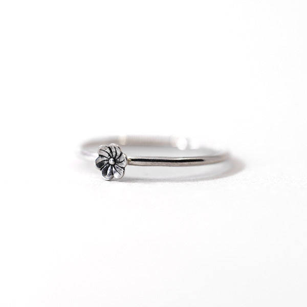 Flower Ring in Silver