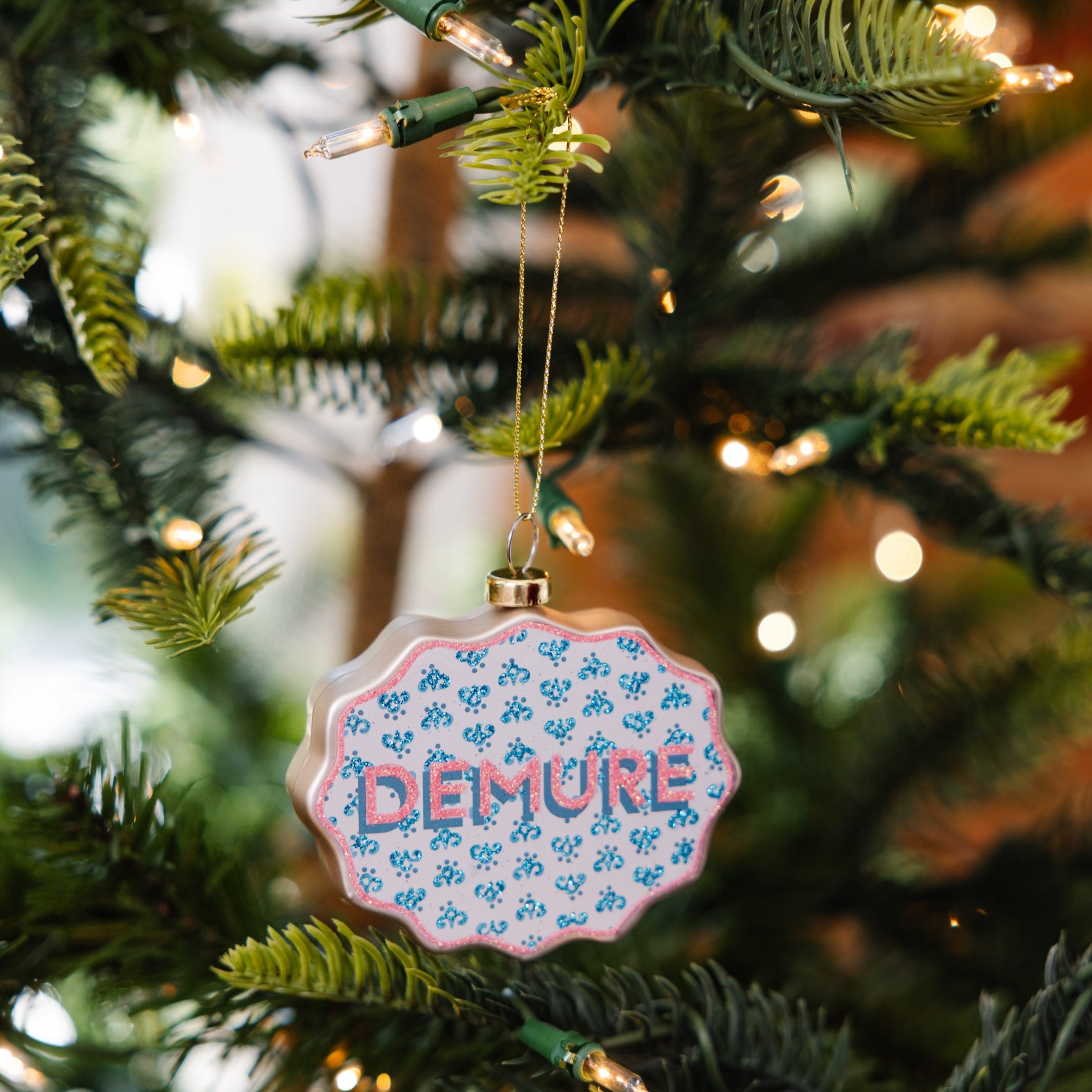 Scallop Ornament - Demure