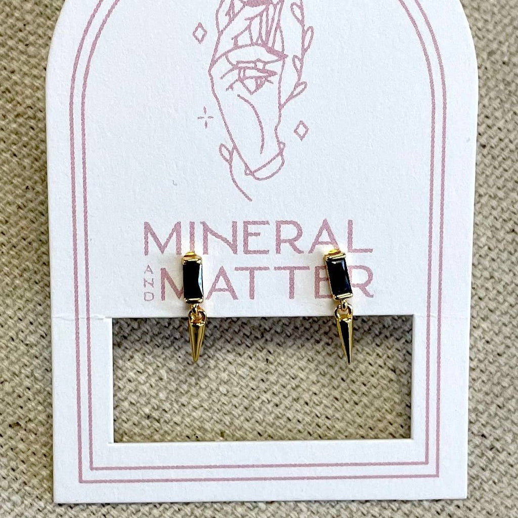 You'll be the center of the galaxy with these earrings. Featuring a clear baguette CZ and pointed dangle, these earrings are the perfect accent to bring a touch of intergalactic edge to your look.

• 925 sterling silver with gold plating

• Extra layer of tarnish resistance

• 13.2 mm long

• Manufactured for our curated collection.
