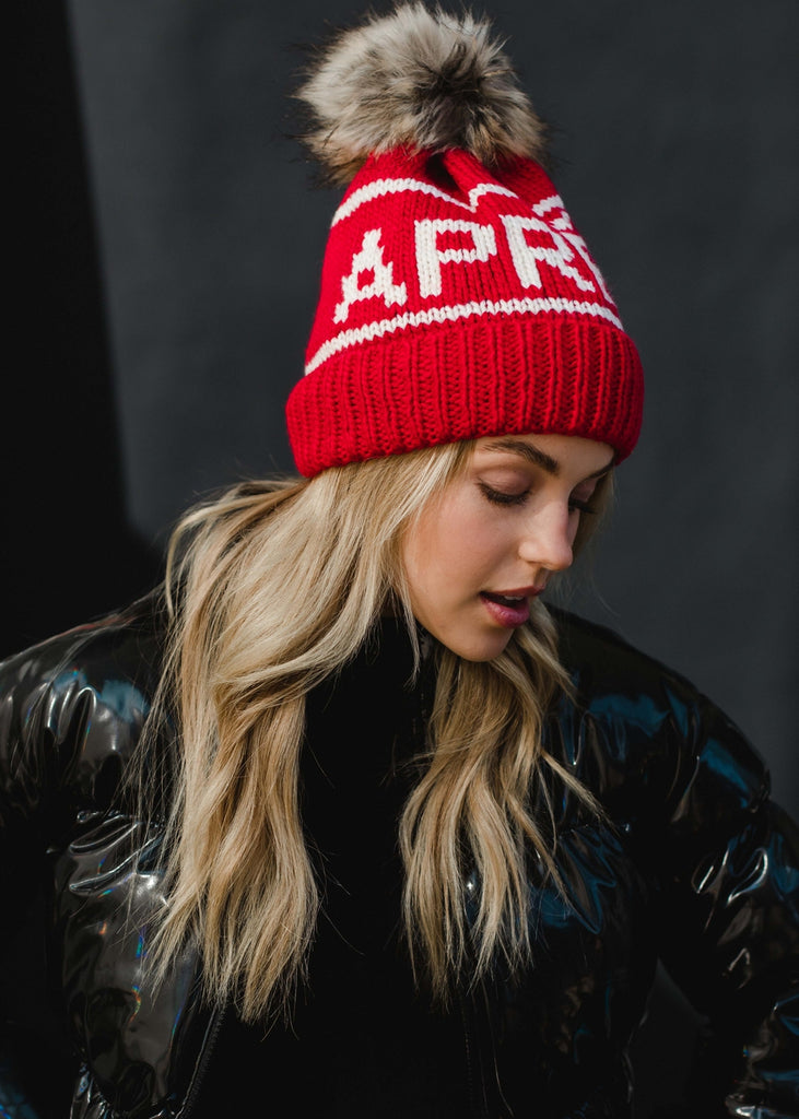 Stay warm in style with our red & cream aprés pom hat! Handcrafted from 100% acrylic, the Apres knit hat is super soft to the touch and features a luxurious faux fur pom on top – giving you a touch of luxury without the hefty price tag. Get ready to embrace winter in cozy chic!  Material  100% acrylic