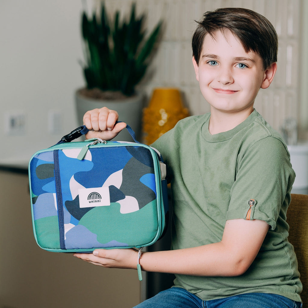 Take flight with the Ellis Lunch Bag in Camo Kid Blue/ Green! This unique lunch bag features a playful camo kid blue/ green design, perfect for kids or anyone with a sense of adventure. Keep your lunch fresh and cool while showing off your fun personality.&nbsp;&nbsp;