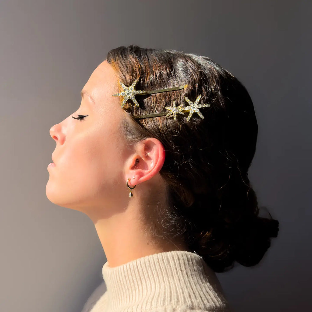Add a touch of sparkle to your style with our Twinkle Bobbie set! Each set includes two gold bobby pins adorned with glittering gem stars that provide the perfect amount of shine. With these golden pins, you'll be able to light up the room and shine like a star! These pins are perfect for adding extra glam to any hairstyle, so you can look and feel like a true star.