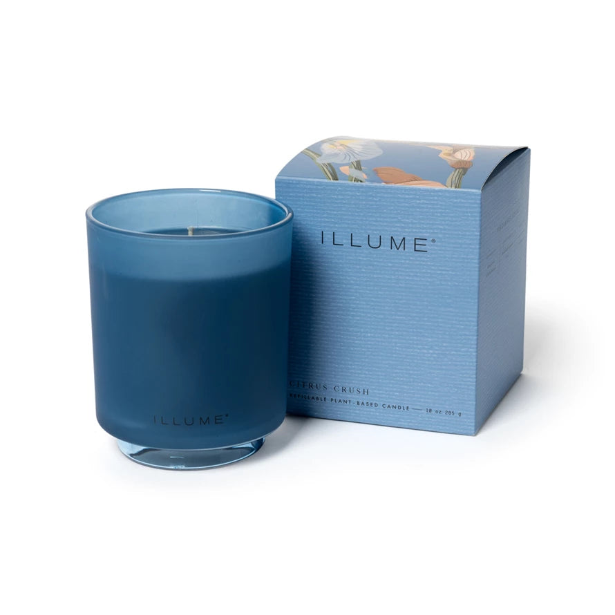 This scent is grounded in balsamic sandalwood, with a heart of muddled summer fruit, and kissed with sun-ripened mandarin. A timeless staple designed with a soft frost finish, colored wax, and a translucent foot for added elegance.