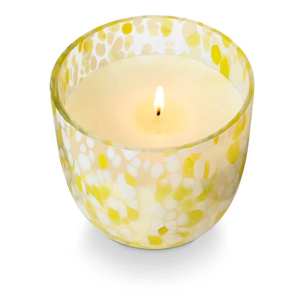  A speckled beach glass candle with a wavy, watery effect when lit. A dip in the deep end with salty pool water, a hint of sunny vinyl, and banana SPF