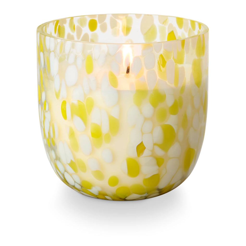  A speckled beach glass candle with a wavy, watery effect when lit. A dip in the deep end with salty pool water, a hint of sunny vinyl, and banana SPF