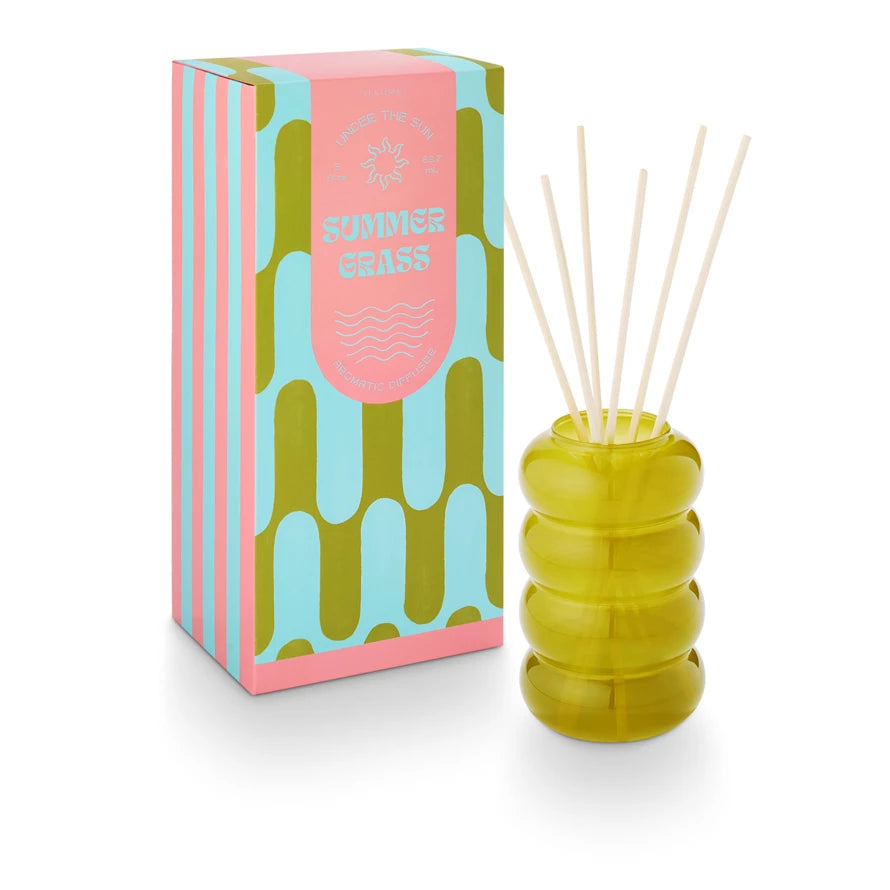 Diffuser Fragrance

A thrill of cold hose water on warm skin with wet green grass, full afternoon sun, and lilac blossom.