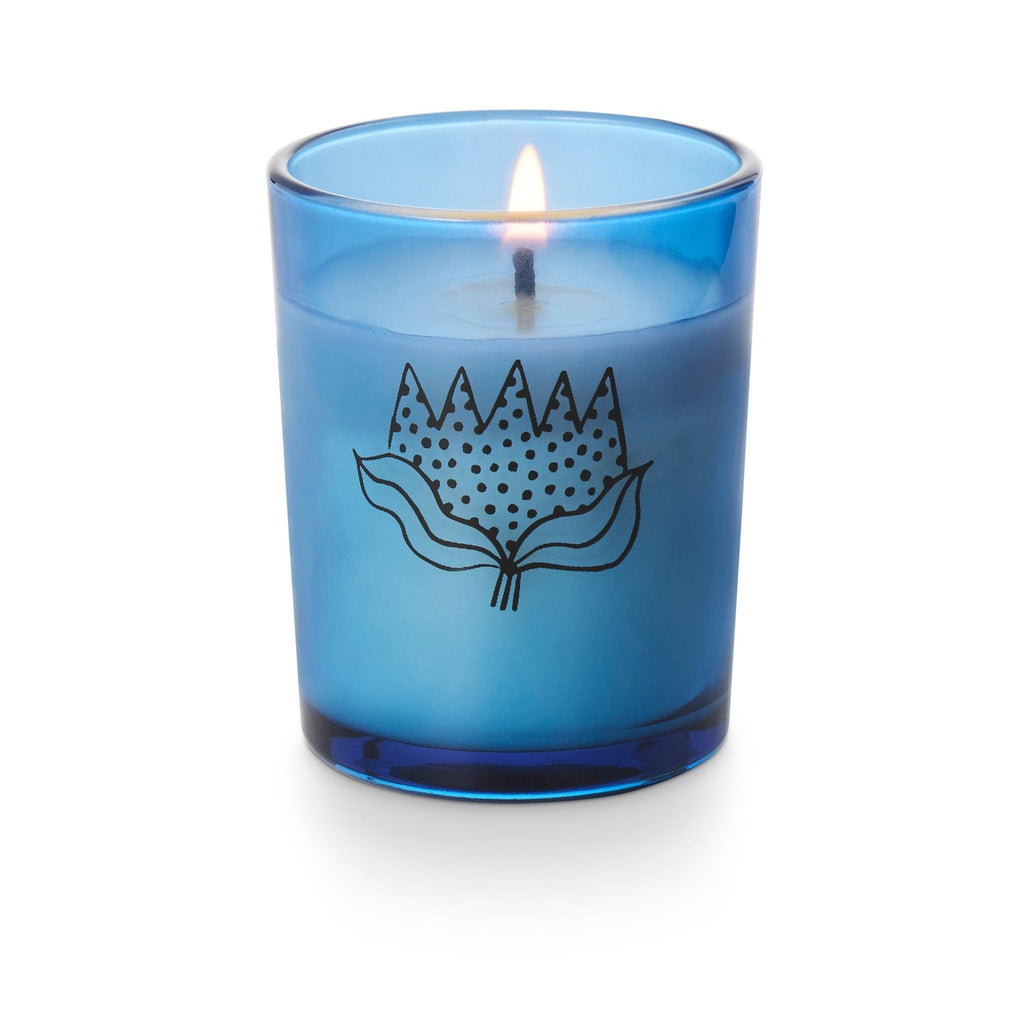 Fragrance

A walk in the rain with dewy drops, spongy green moss, and cleansing eucalyptus.
