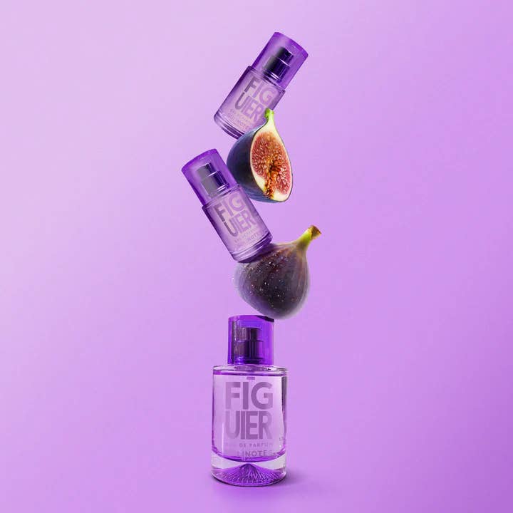 A Unique Scent Arouses your senses and emotions with Fig Tree Flower, a fruity fragrance that gives a sensation of freshness and lightness. Let yourself be carried away by the lightness of spring, the sweet smell of blackcurrant, raspberry, grapefruit and fig leaves brought by a light breeze. Followed by heart note Fig blossom and peony transported by the soft sun's rays. All of it on a bright base note as the morning dew Cedar, sandalwood and fig BLOSSOM milk.