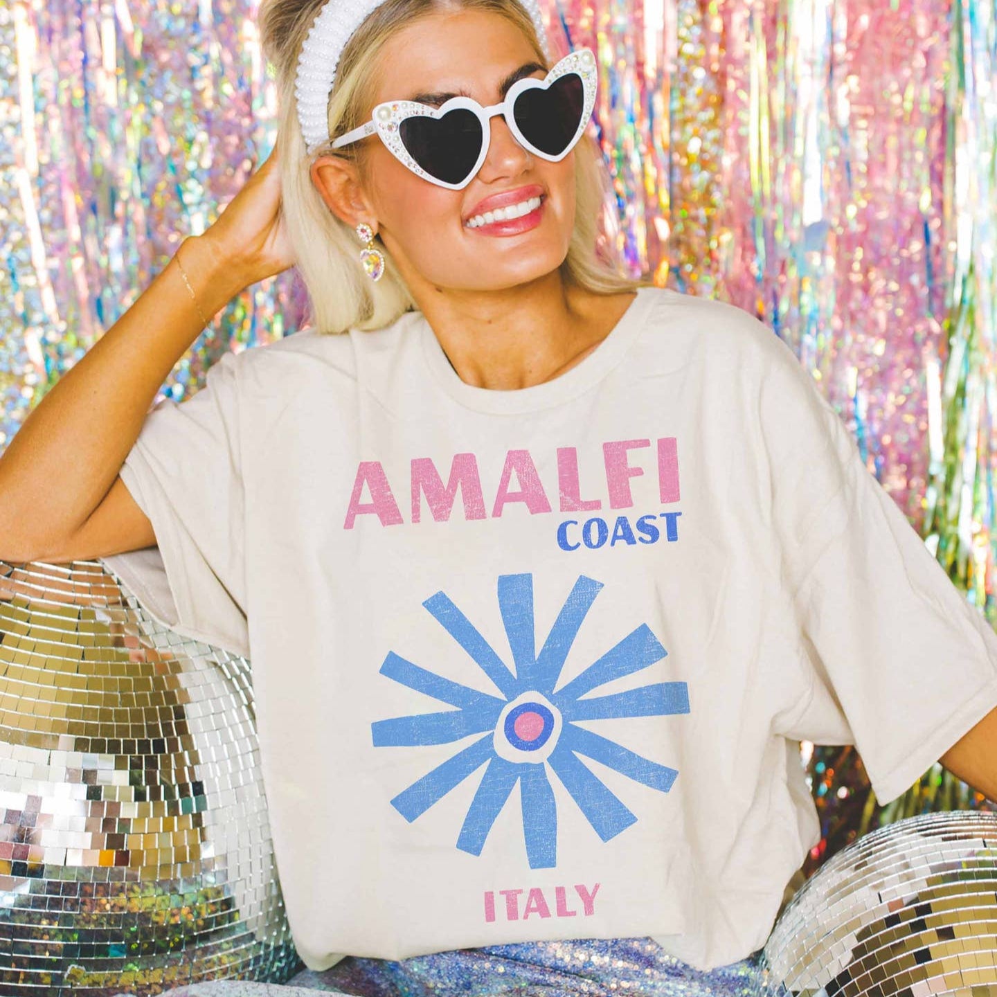 Amalfi coast oversized tee has a relaxed style that's ideal for everyday and casual wear. The tee is made from 100% cotton.