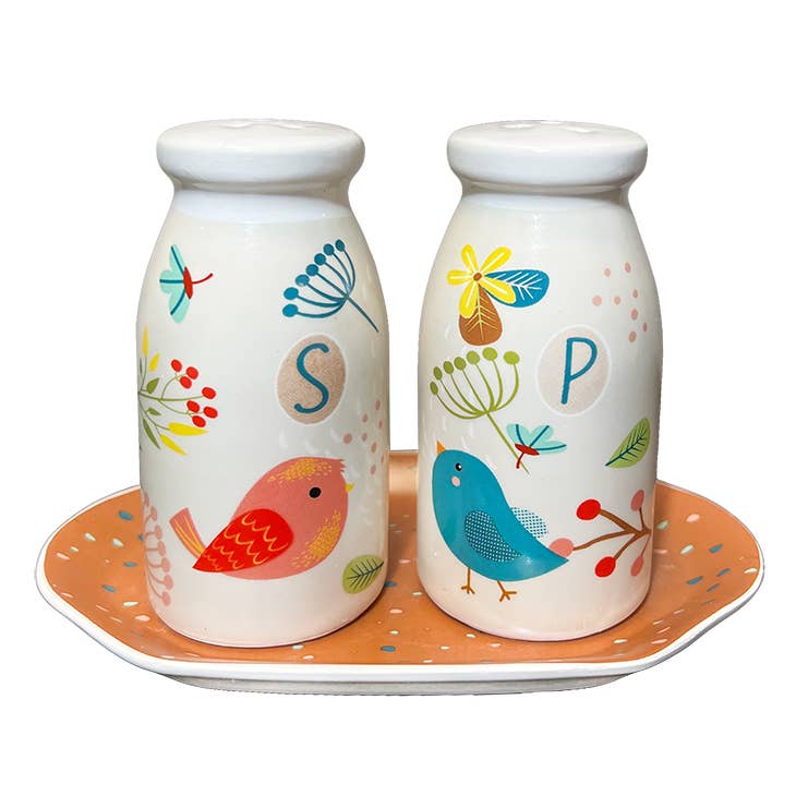 Introducing Streamline's new "birds of happiness" collection with this salt and pepper set, beautifully patterned with earthy colors and blue birds that makes you feel like you are back on the homestead. This salt & pepper set comes complete with matching plate to hold the pair. Pattern to match any kitchen decor.