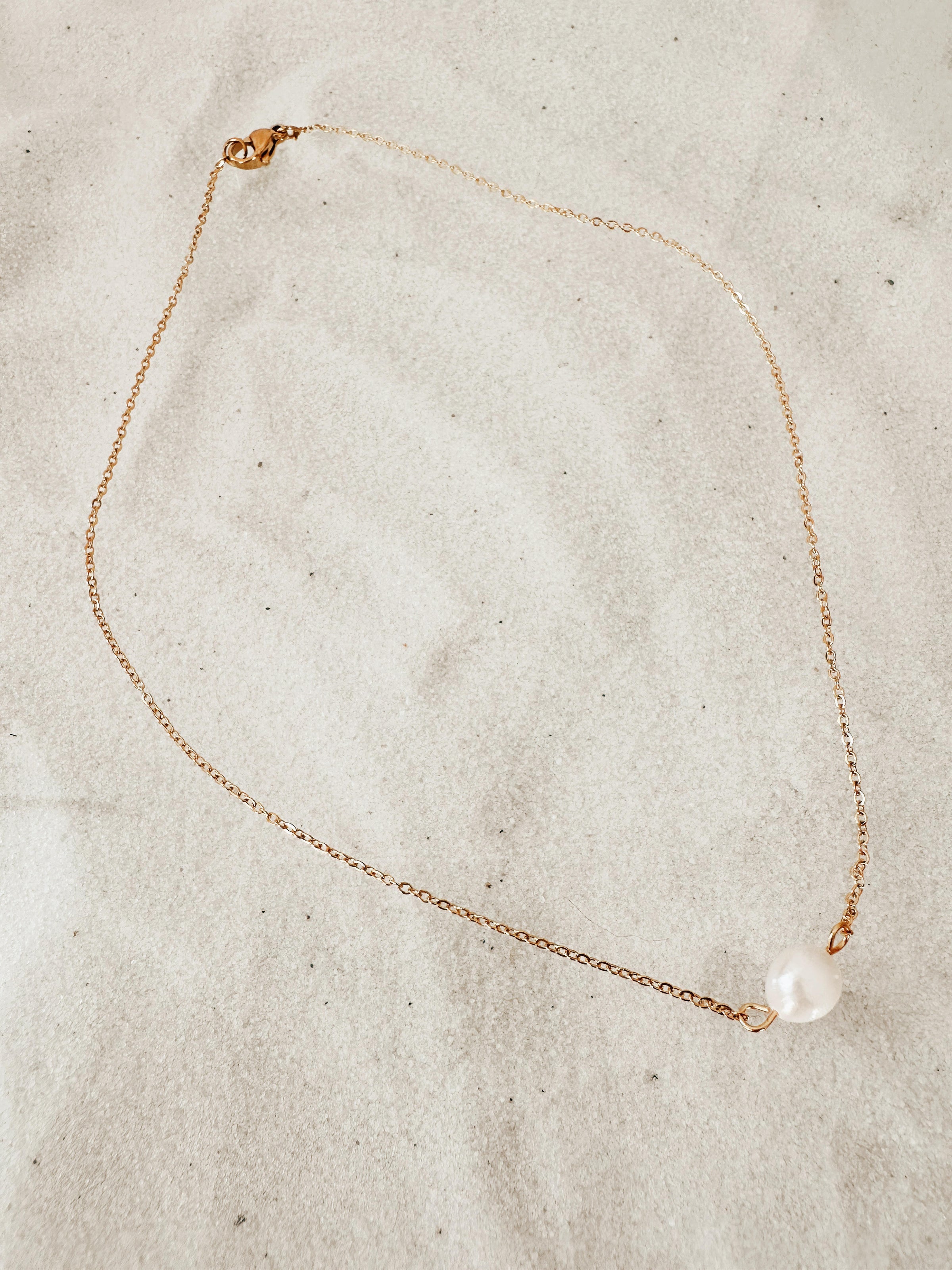 Solitare Pearl Necklace