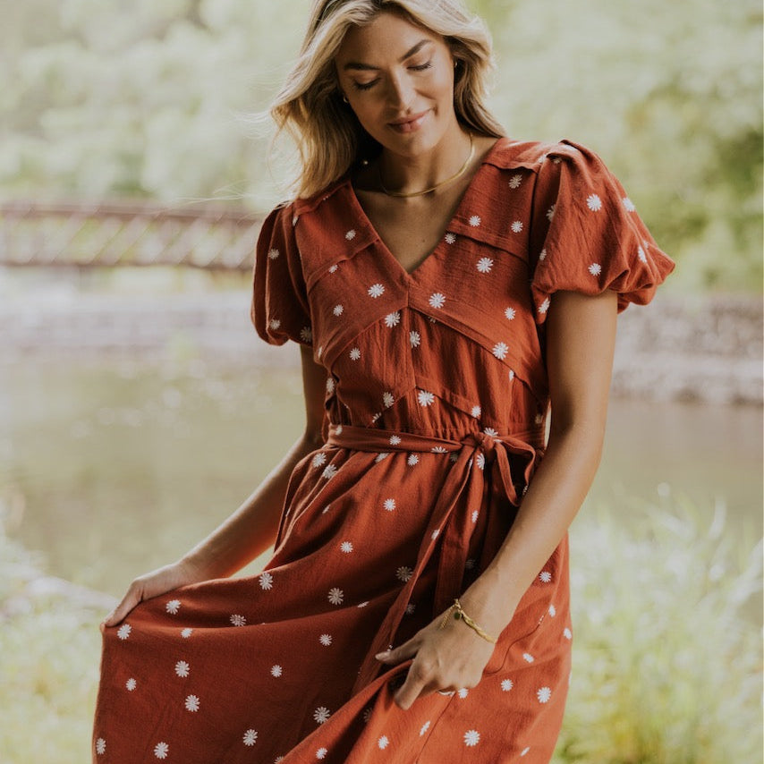 The perfect dress for the days when you need to channel your inner Lorelei Gilmore. Because who doesn't want to be a mom like her? I think I might just die over those puff sleeves, embroidered flowers, + crisp color. Don't forget to check out that discrete nursing zipper that's added to the bodice to create a stunning pattern. Make sure to tag us when you go to Luke's diner in this darling dress. Fire Brick