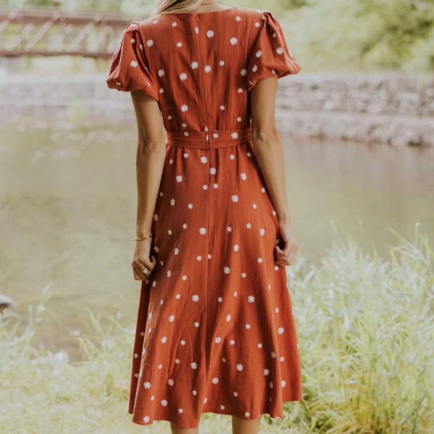The perfect dress for the days when you need to channel your inner Lorelei Gilmore. Because who doesn't want to be a mom like her? I think I might just die over those puff sleeves, embroidered flowers, + crisp color. Don't forget to check out that discrete nursing zipper that's added to the bodice to create a stunning pattern. Make sure to tag us when you go to Luke's diner in this darling dress. Fire Brick