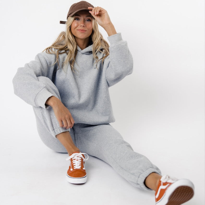 We got nothing but smiles here at ROOLEE :) These soft, french terry sweatpants feature an embroidered smiley face graphic, elastic waistband, + working pockets. 