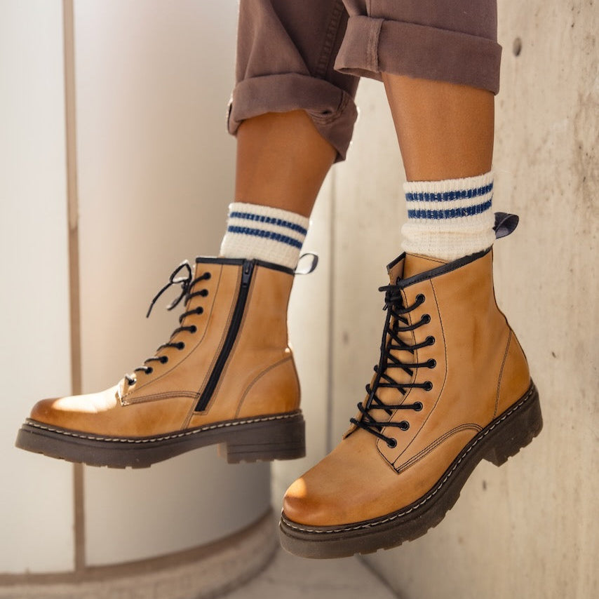 The new and improved Elvis is a top grain leather military-style boot made in Spain with an 8-eyelet lacing system for a great fit. The Elvis is built on a sturdy rubber sole with non-slip qualities and has a padded sock liner for extra comfort.
These military-style boots are the perfect mix between retro and modern. Featuring a 1.5-inch platform, zippers for easy on and off, and statement laces, these boots are so trendy!