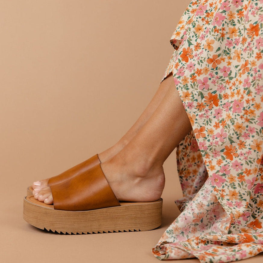 Strut your stuff this season with our ROOLEE Kristel Platform sandals! These gorgeous leather sandals give you an extra 2" of height without the uncomfortable arch of most heeled sandals.