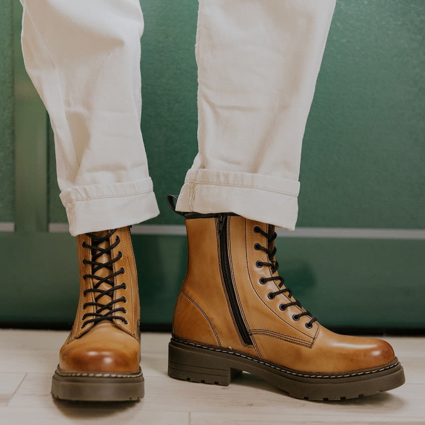 The new and improved Elvis is a top grain leather military-style boot made in Spain with an 8-eyelet lacing system for a great fit. The Elvis is built on a sturdy rubber sole with non-slip qualities and has a padded sock liner for extra comfort.


These military-style boots are the perfect mix between retro and modern. Featuring a 1.5-inch platform, zippers for easy on and off, and statement laces, these boots are so trendy! peru
