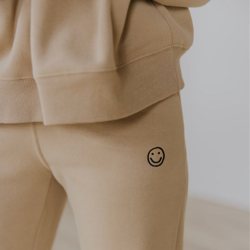 We got nothing but smiles here at ROOLEE :) These soft, french terry sweatpants feature an embroidered smiley face graphic, elastic waistband, + working pockets. 