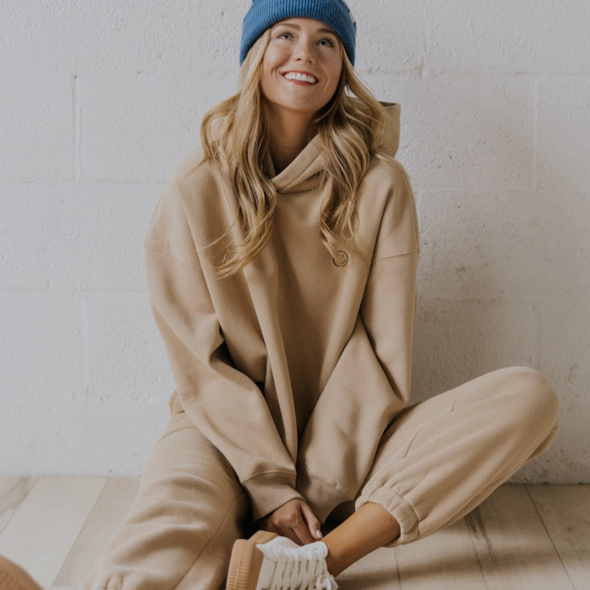 We got nothing but smiles here at ROOLEE :) These soft, french terry sweatpants feature an embroidered smiley face graphic, elastic waistband, + working pockets. 