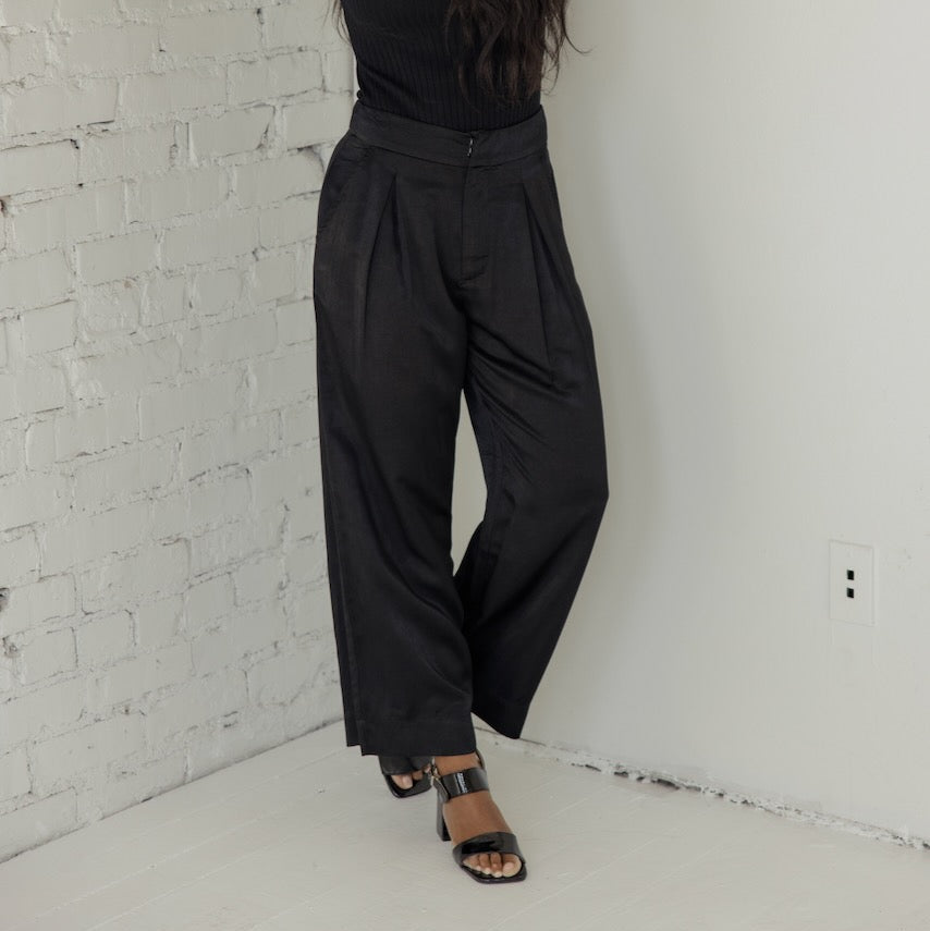 Add a touch of refinement to your wardrobe. Make a statement in these wide-leg pants that are made with a polished silky material that billows and moves with every step. These impeccably tailored trousers come in a nonchalant cut with pleats that fall beautifully. Balance the shimmer and sophistication of these essential trousers with a tucked-in blouse or simple shirt